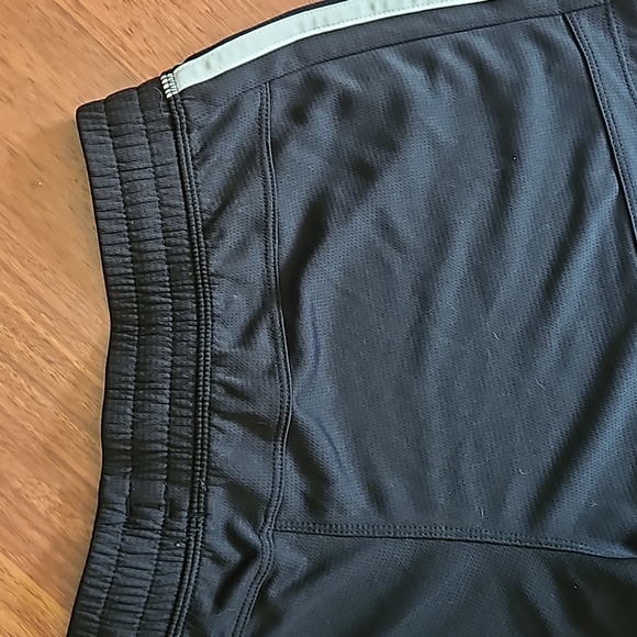 Adidas Primegreen Athletic Shorts Adidas 3 Stripes Sides Woven Medium 2.5" NWOT - Picture 8 of 9